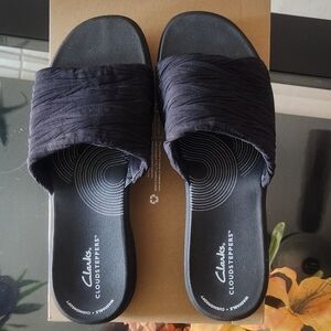 Like New Clarks Cloudstepper Women's Black Slide Sandals